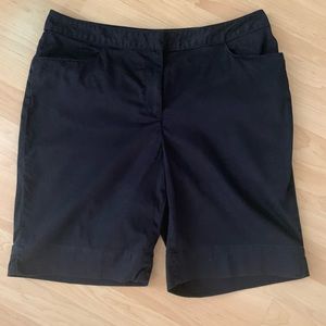 Ellen Tracy black flat front walking shorts 12